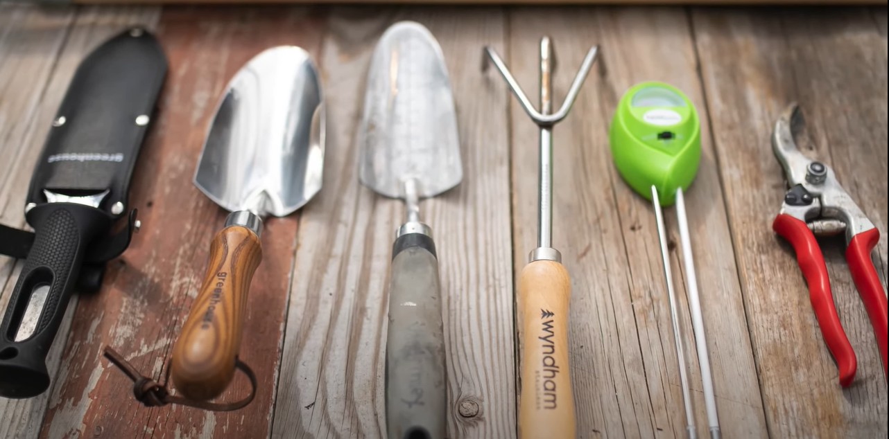 A List of Gardening Tools 